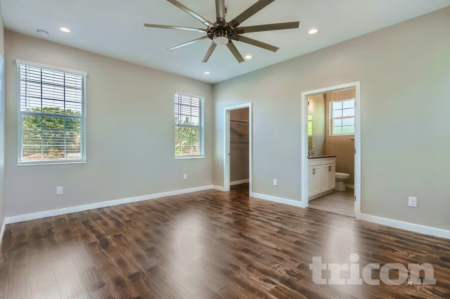 Building Photo - 8118 N Coolidge Ave