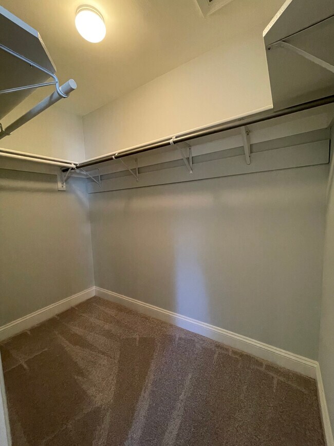 Building Photo - 3128 Headrow Cir