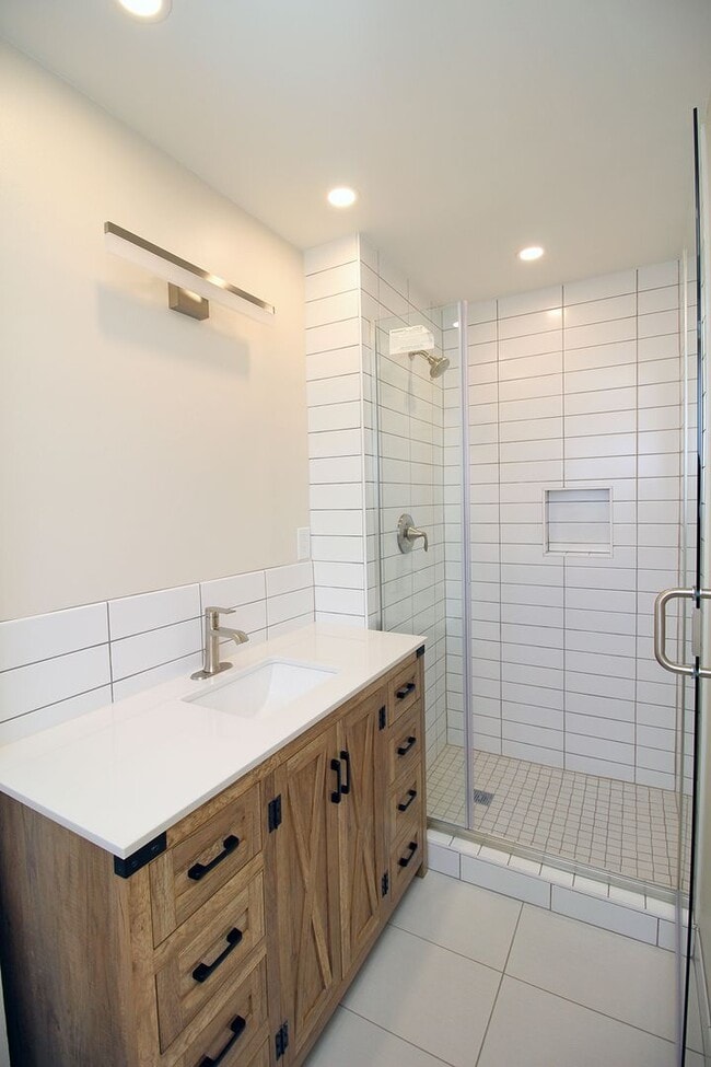 Building Photo - 14155 SW Red Haven Dr