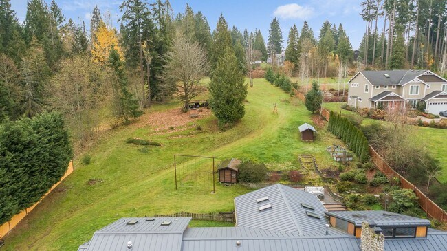 Building Photo - 5 Bedroom 3 Bathroom House With A Huge Yard