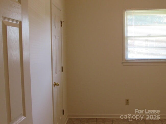 Building Photo - 6016 Pleasant Grove Rd