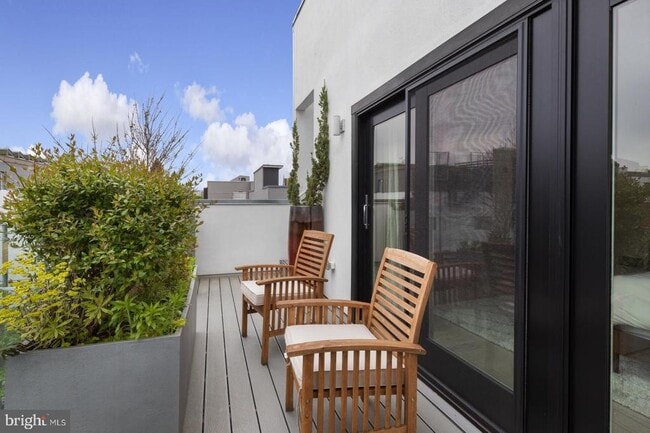 Building Photo - 1108 N Bodine St