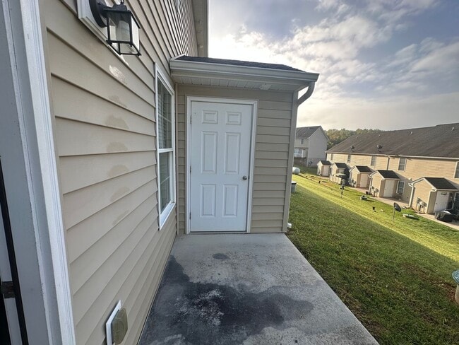 Building Photo - Tavern Grove Townhome in Campbell County-N...