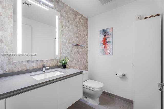 Building Photo - 68 SE 6th St