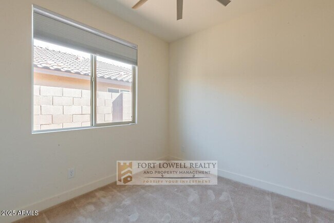 Building Photo - 8443 S 164th Dr