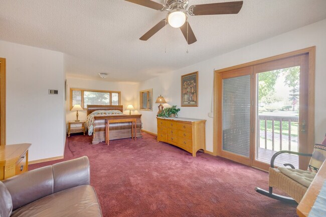 Building Photo - 19 Crescent Ln