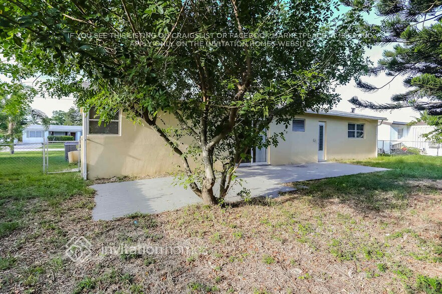 Building Photo - 410 NW 40th St