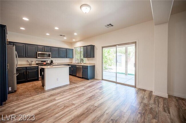 Building Photo - BEAUTIFUL 4 BEDROOM HOME!
