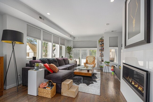 Building Photo - End unit Townhome with Stunning Views from...