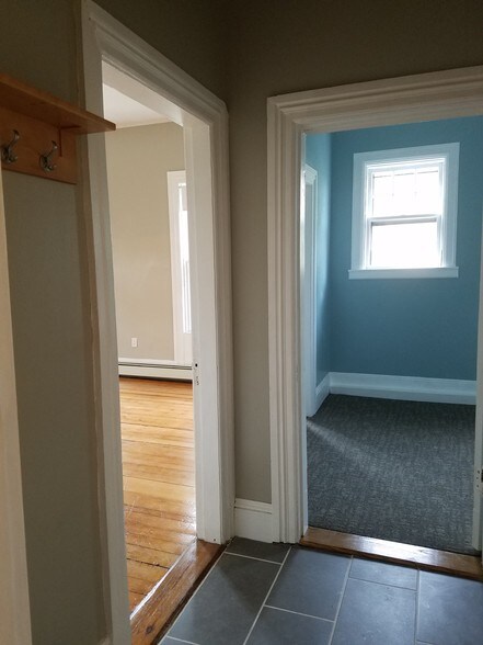 Vestibule View - 178 Bowen St