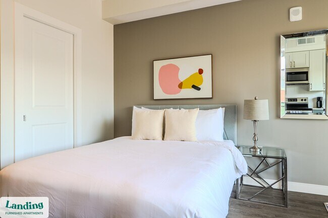 Building Photo - 210 E Green St