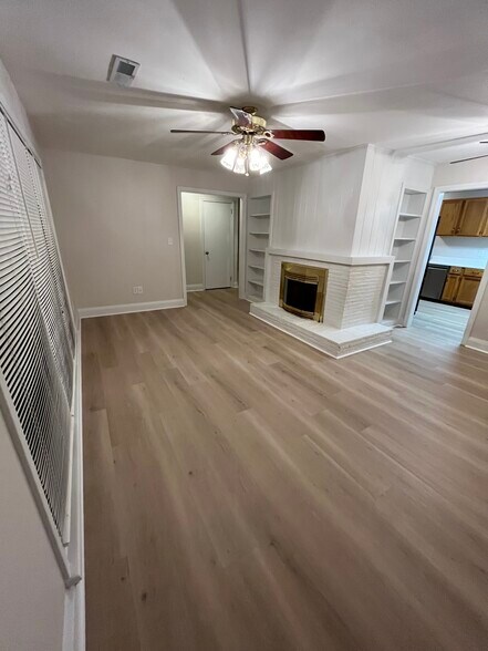 Living room - 13400 Oakwood Drive