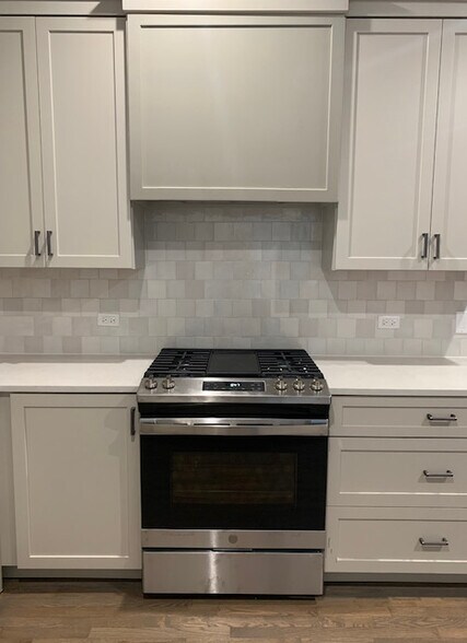 Building Photo - 2539 W Iowa St