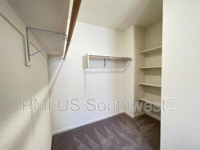 Building Photo - 2406 Village Dr
