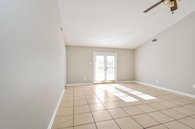 Building Photo - 7111 Peppermill Ln