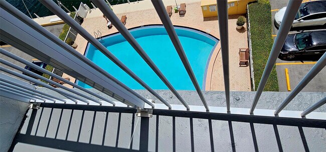 Building Photo - 2000 NE 135th St