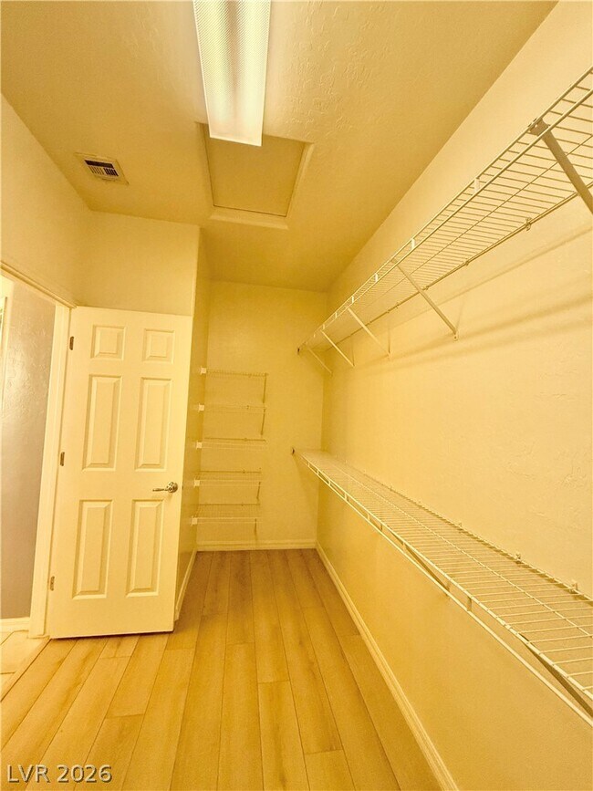 Building Photo - 3989 Spanish Barb St