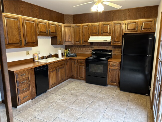 Building Photo - 2105 Chatalet Ln