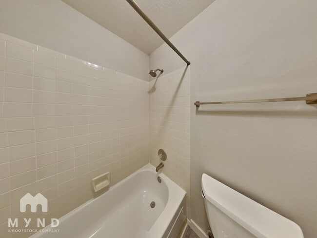 Building Photo - 634 N Quartz St