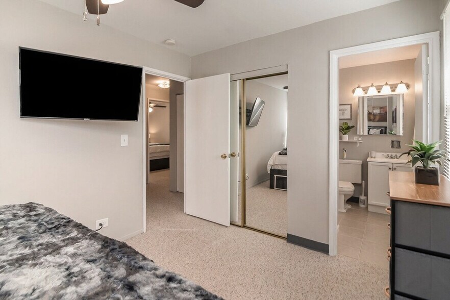 Building Photo - 10225 W 151st St