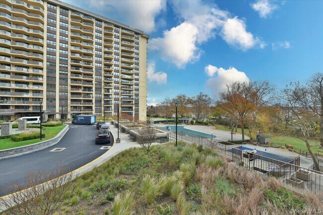 Building Photo - 18-15-18215 215th St