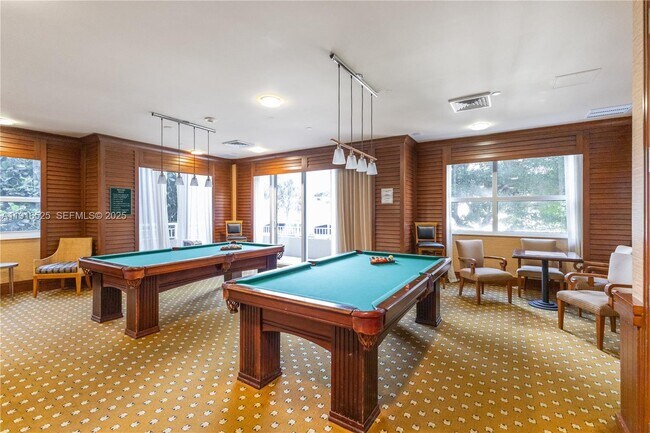 Building Photo - 19501 W Country Club Dr