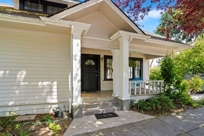 Building Photo - MF 43 - Kelly Avenue