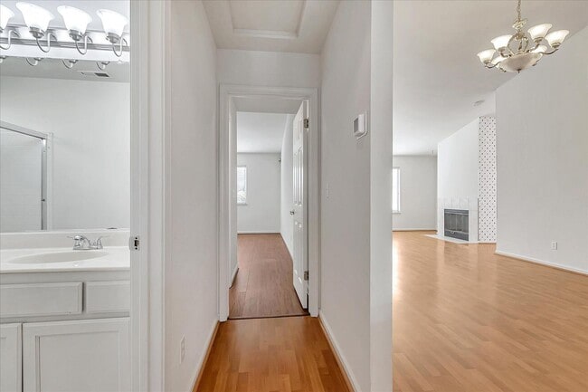 Building Photo - Bright 3 Bedroom Home with High Ceilings in Desirable San Jose Neighborhood