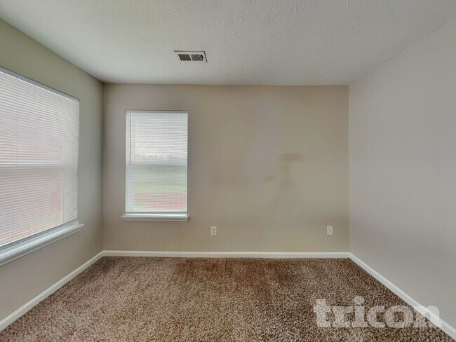 Building Photo - 1621 Bridgecreek Crossing