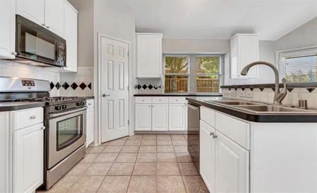 Building Photo - 3300 Bluegrass Dr