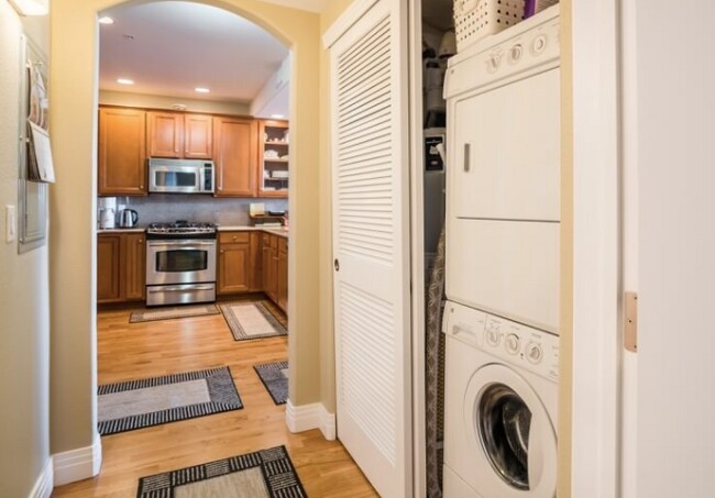 Building Photo - 9059 E Panorama Cir