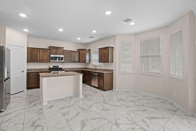 Building Photo - 11506 Summer Dr