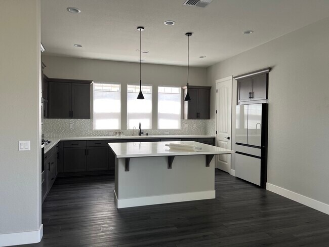 Building Photo - 3005 Shasta Wy