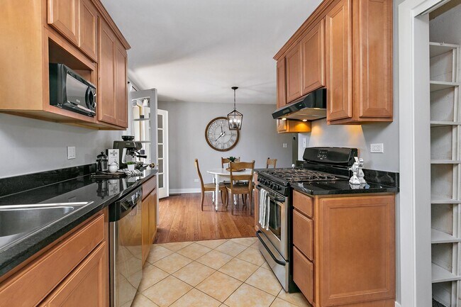 Building Photo - 1037 N Harrison St