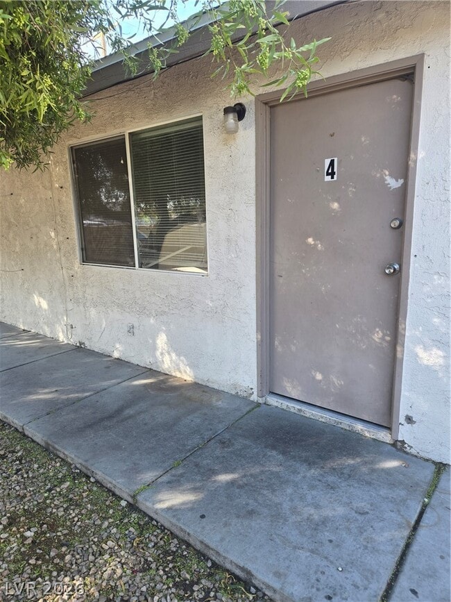 Building Photo - 1824 E Bonanza Rd