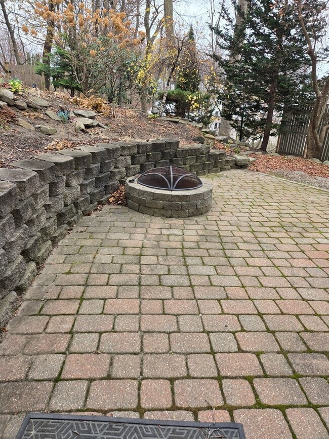 Building Photo - 5 Hillside Ave