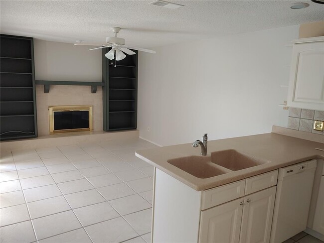 Building Photo - 525 Moreno Cir NE