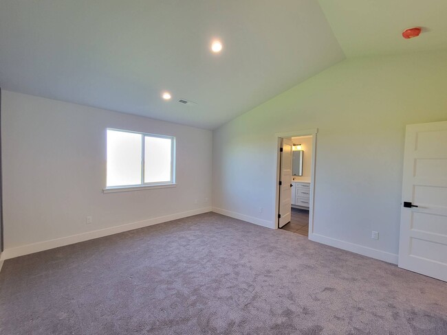 Building Photo - 4705 Corinth Dr