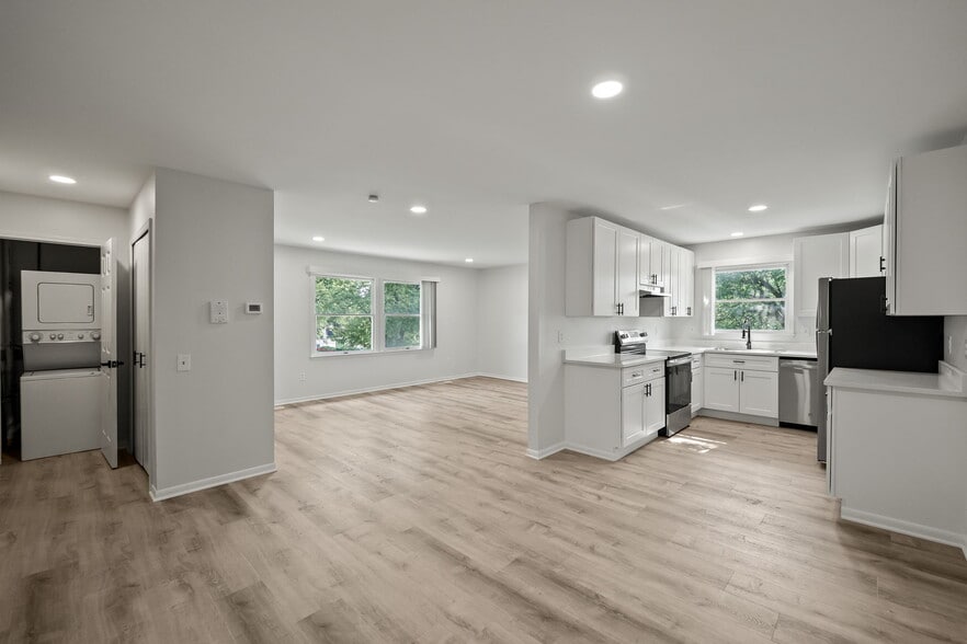 Building Photo - Chestnut Oaks