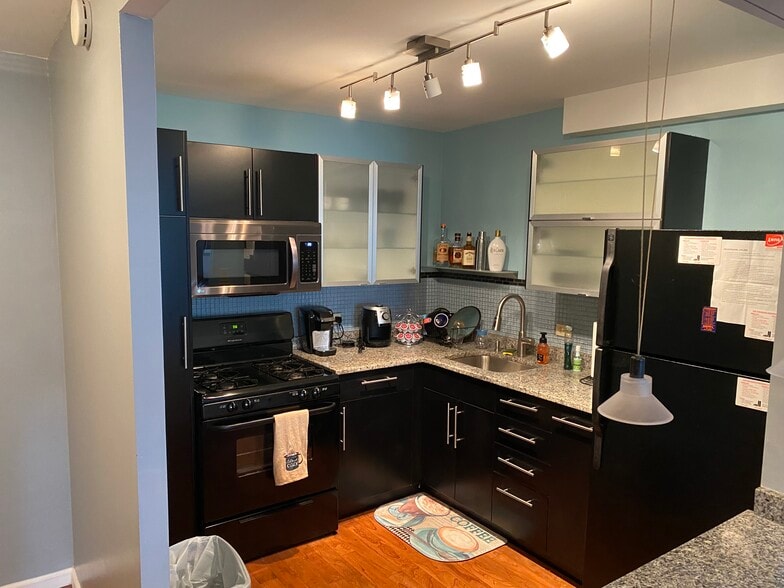 Building Photo - 400 E Randolph St