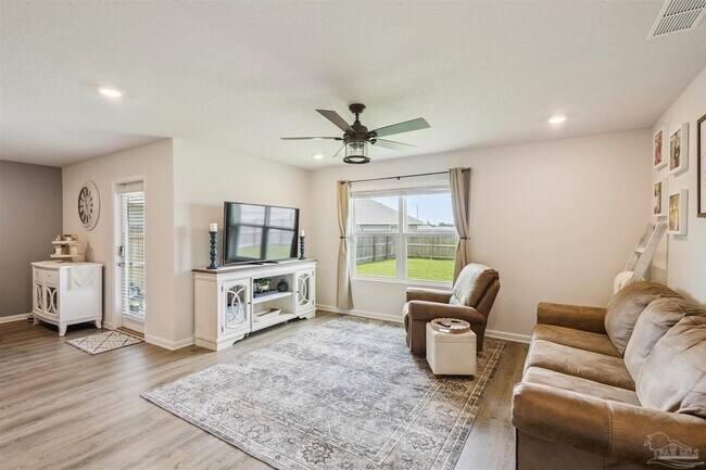 Building Photo - 5260 Peach Dr
