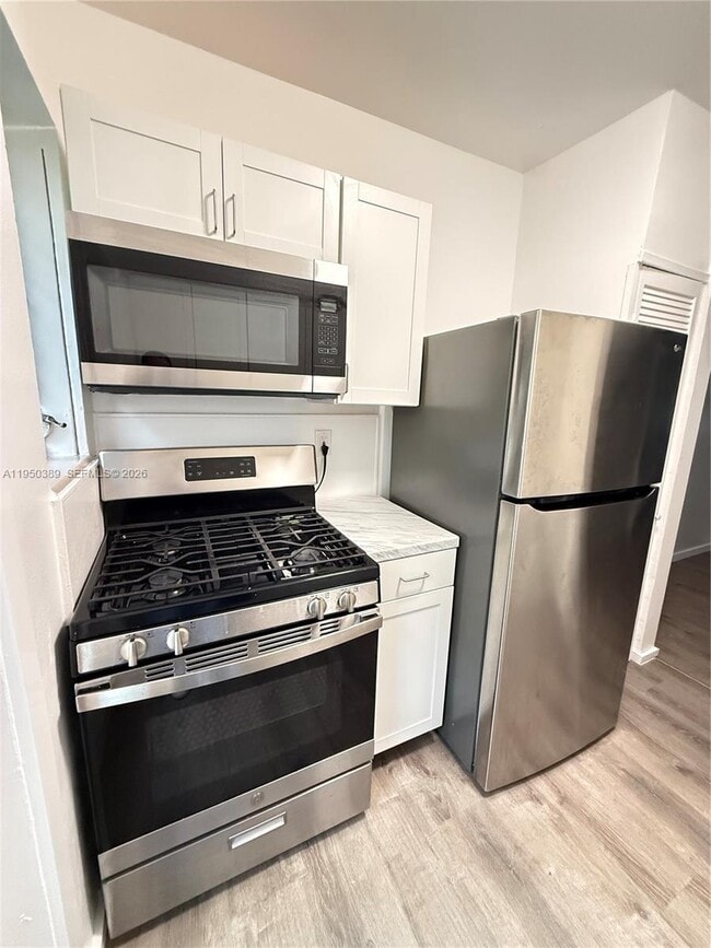 Building Photo - 145 S Shore Dr