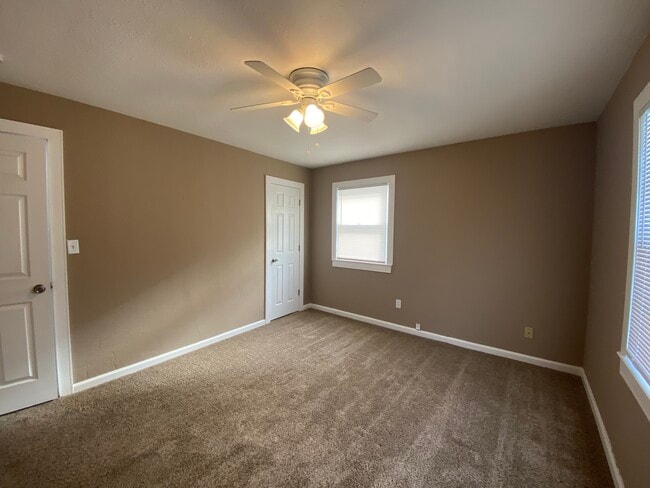 Building Photo - 6825 Beresford Ave