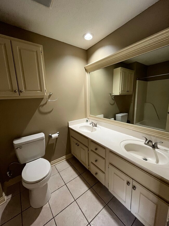 Building Photo - 211 Rodney Guthrie Dr