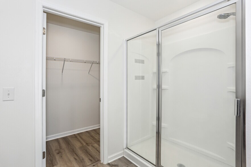 Walk-in closet - 3476 Blaney Dr