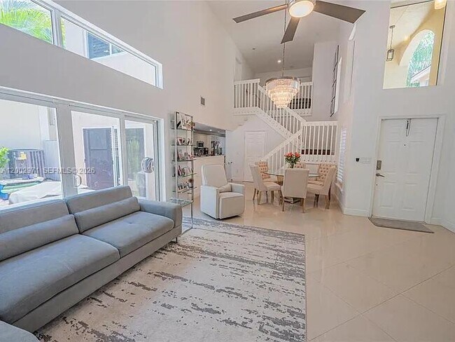 Building Photo - 1135 W Lake St