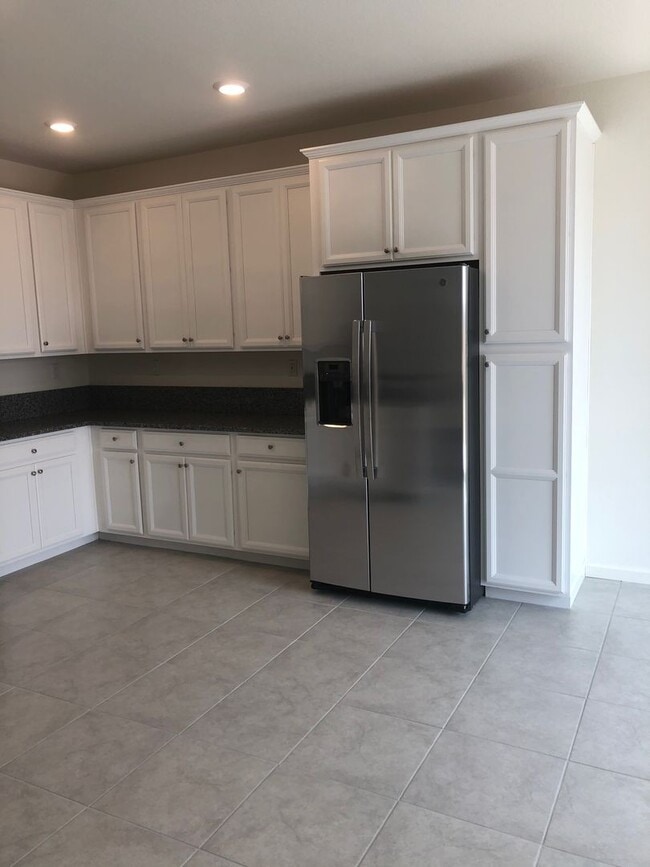 Building Photo - Gorgeous Four Bedroom Home 