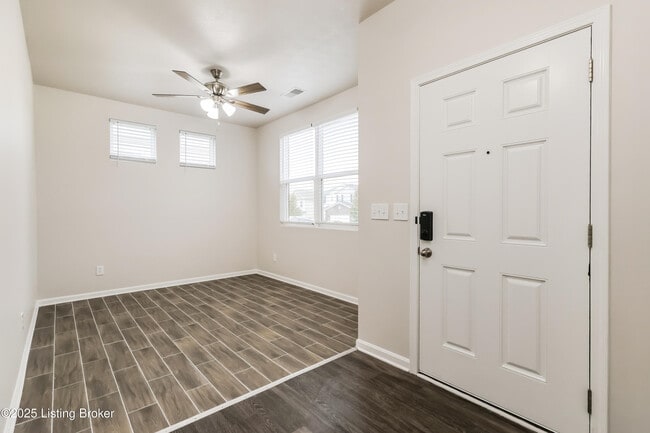 Building Photo - 6041 Edgemont Way