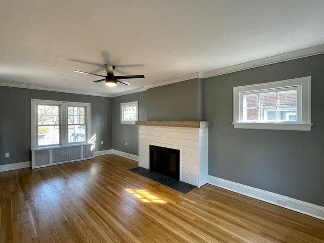 Building Photo - Single Family House 4-Bedroom, 2-Bath For ...