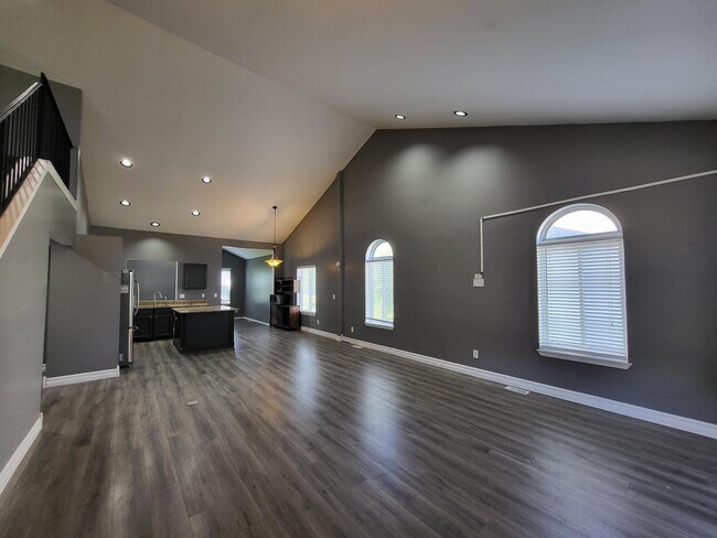Building Photo - 7851 Thornhill Dr